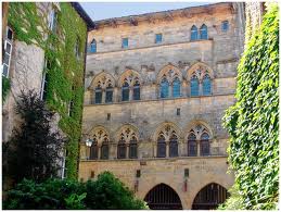 Appartement Tarn. Cordes sur Ciel, maison du Grand Veneur